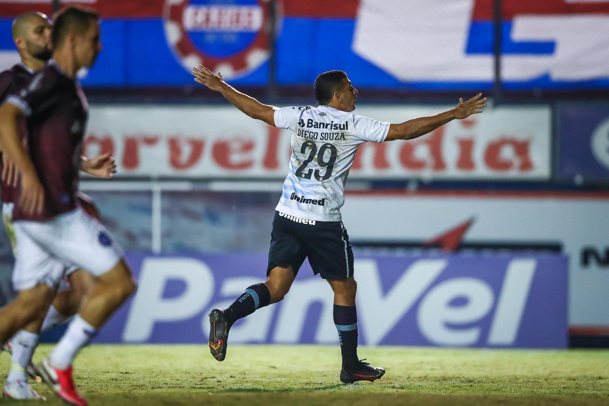 Centroavante tem 10 jogos e 11 gols