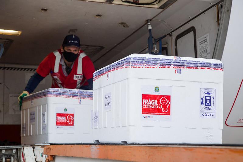 RS recebe novo lote com 243,4 mil doses da vacina Oxford/AstraZeneca