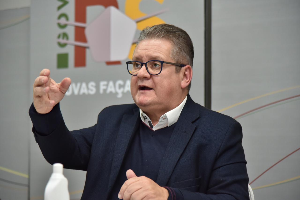 Vice-governador do RS &eacute; quem comanda o segundo encontro com prefeitos sobre o novo modelo de Distanciamento Controlado.