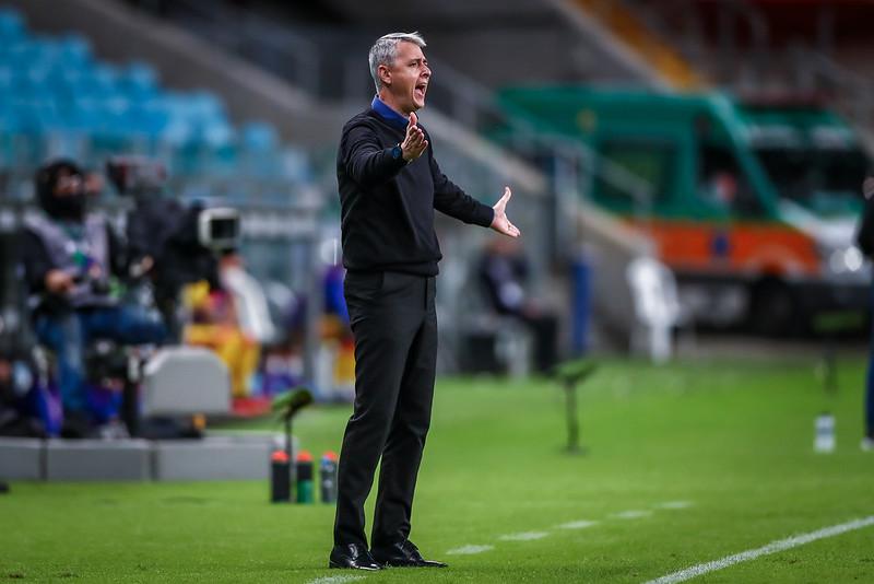 Gr&ecirc;mio busca refor&ccedil;os para o setor ofensivo