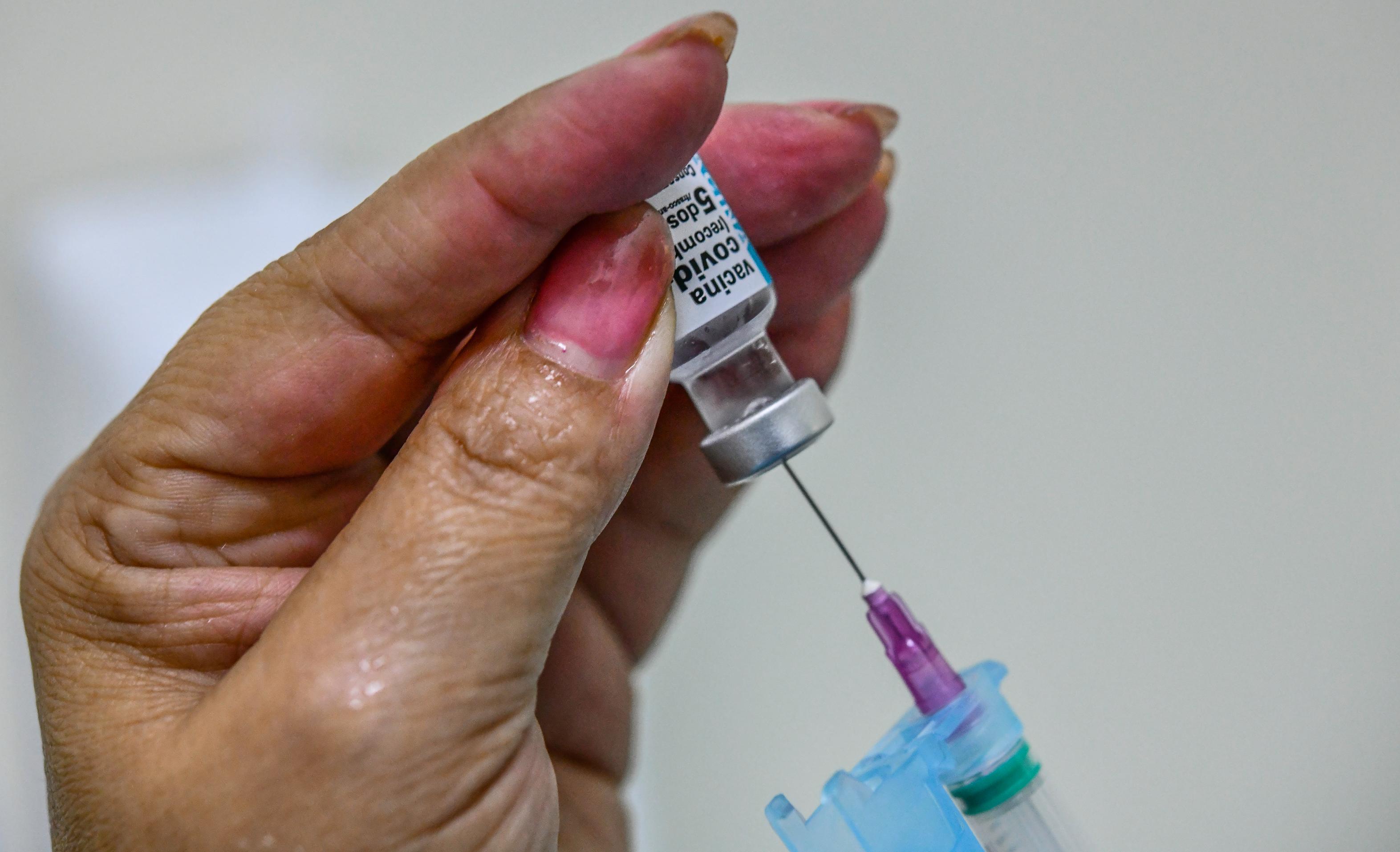 Minist&eacute;rio da Sa&uacute;de investiga caso de gr&aacute;vida que desenvolveu trombose dias ap&oacute;s vacina&ccedil;&atilde;o