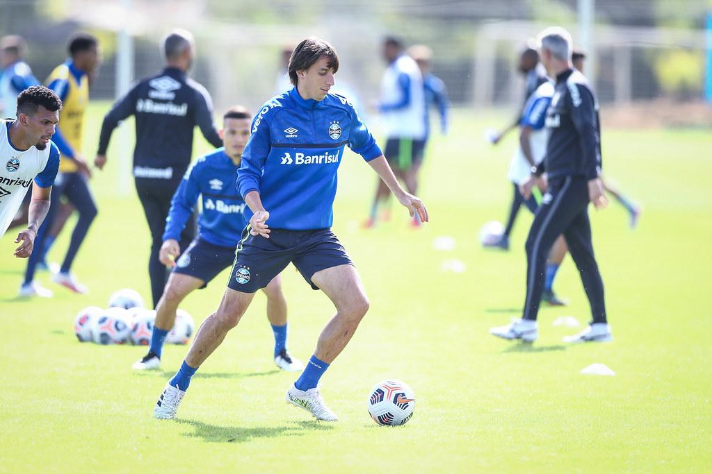 Jogadores do Gr&ecirc;mio trabalharam o posicionamento e a marca&ccedil;&atilde;o nesta ter&ccedil;a-feira no CT presidente Luiz Carvalho