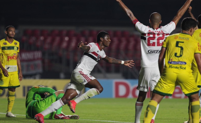 S&atilde;o Paulo goleia e tentar&aacute; encerrar jejum de 16 anos diante do Palmeiras