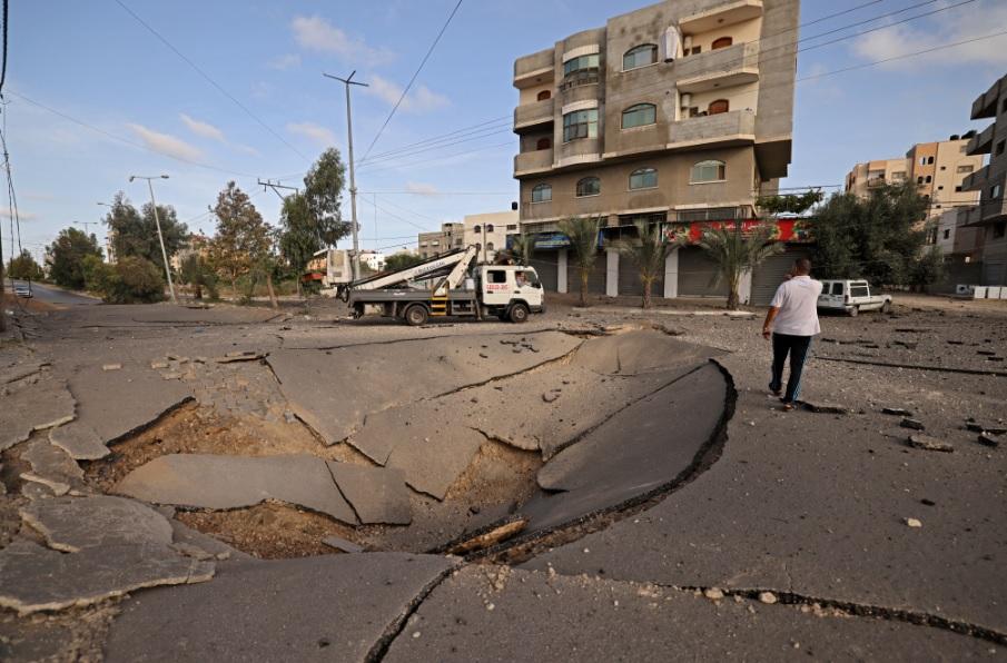 Faixa de Gaza tem nova noite de bombardeios ap&oacute;s semana que deixou 200 pessoas mortas 