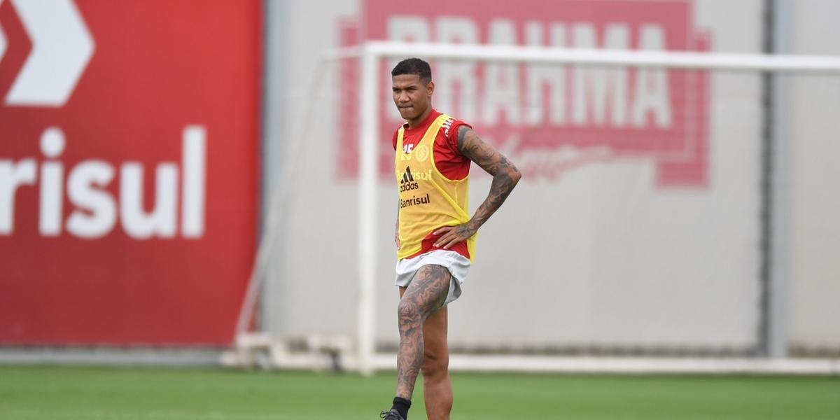 Ram&iacute;rez garante a continuidade de Z&eacute; Gabriel entre os titulares: "vejo como todos treinam"
