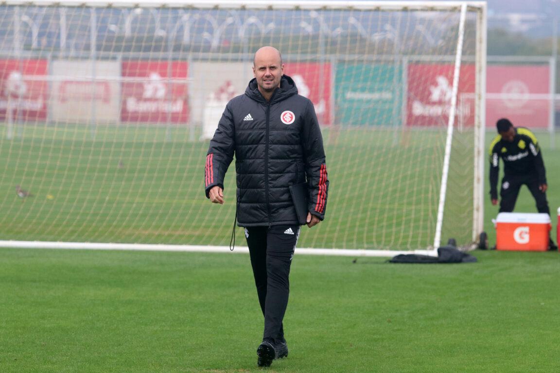 Ram&iacute;rez aproveitou o &uacute;ltimo treino em Porto Alegre para fazer ajustes na equipe que enfrentar o Olimpia, no Paraguai