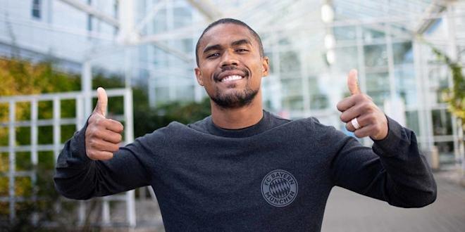 Douglas Costa volta ao Gr&ecirc;mio ap&oacute;s 11 anos