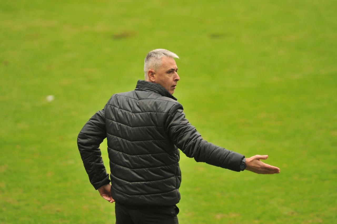 T&eacute;cnico Tiago Nunes exaltou continuidade do trabalho de Renato Portaluppi