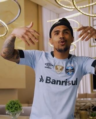 Hermann destaca esfor&ccedil;o de Douglas Costa para voltar a vestir a camiseta do Gr&ecirc;mio 