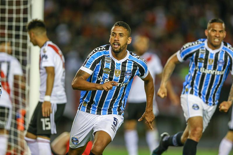 Volante Michel, de 31 anos, refor&ccedil;ar&aacute; o Vasco na temporada