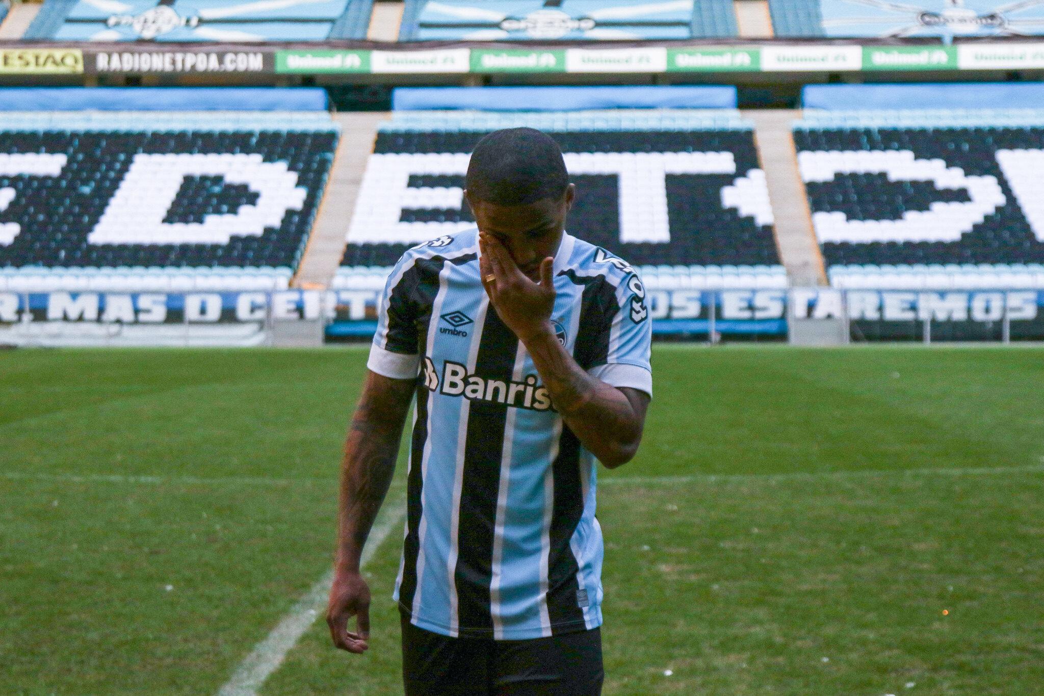 O Gr&ecirc;mio vive um momento em que precisa de solu&ccedil;&otilde;es imediatas e n&atilde;o parece ser Douglas Costa