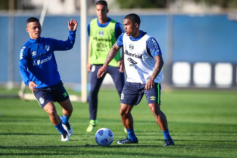 Douglas Costa realizou primeiro treino com o grupo do Gr&ecirc;mio