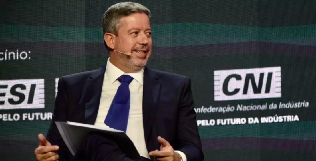 Lira tamb&eacute;m defendeu a aprova&ccedil;&atilde;o de uma reforma administrativa sem perseguir os atuais funcion&aacute;rios p&uacute;blicos nem retirar direitos