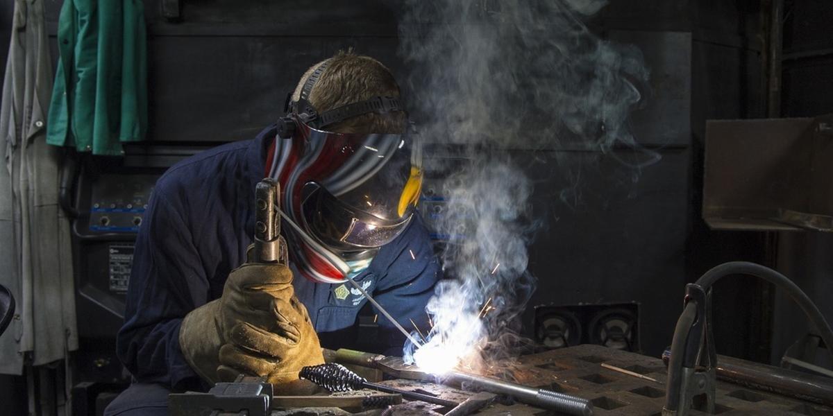 Metade das ind&uacute;strias desiste de contratar ou renovar cr&eacute;dito por dificuldades de acesso