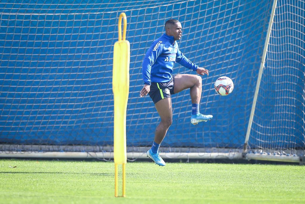 Douglas Costa pode reestrear com a camisa do Gr&ecirc;mio no pr&oacute;ximo domingo, na Arena