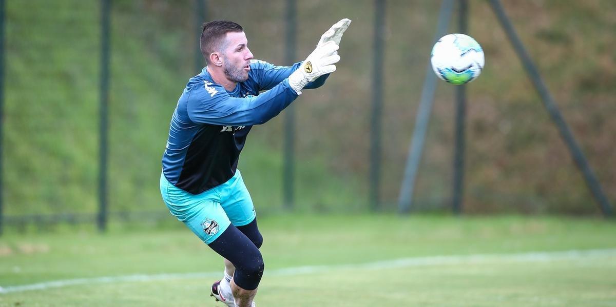 Paulo Victor foi titular contra o Brasiliense pela Copa do Brasil