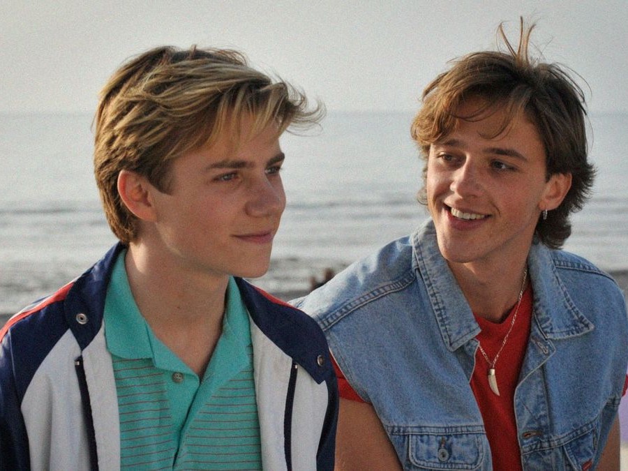 Alex e David se tornam amigos inseparáveis na Normandia Alex e David se tornam amigos inseparáveis na Normandia