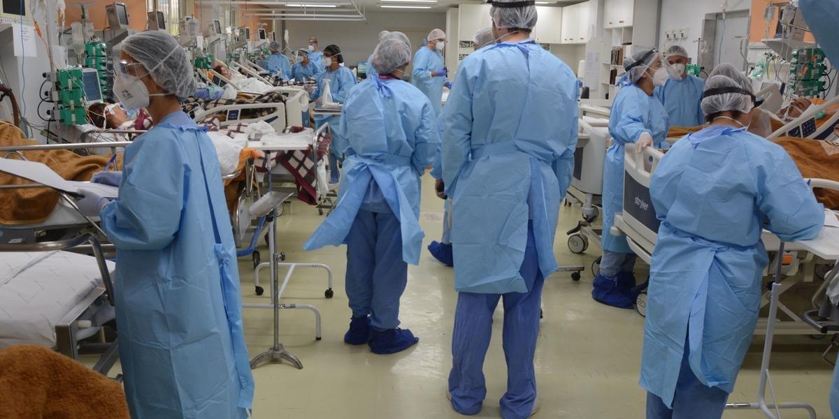 Brasil se aproxima dos 17 milh&otilde;es de casos de Covid-19