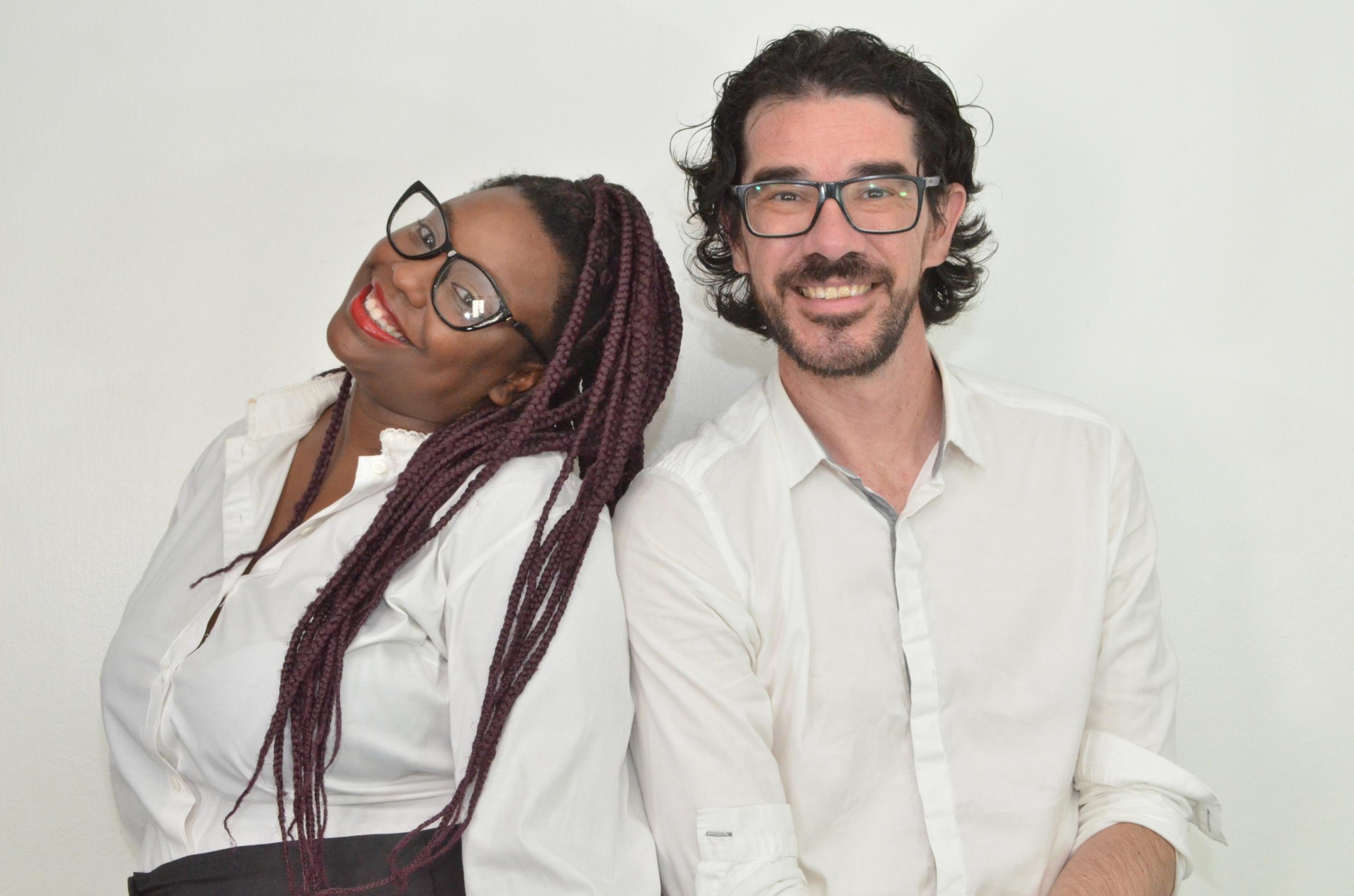 Dupla prop&otilde;e uma discuss&atilde;o sobre quest&otilde;es latentes e problem&aacute;ticas da sociedade brasileira