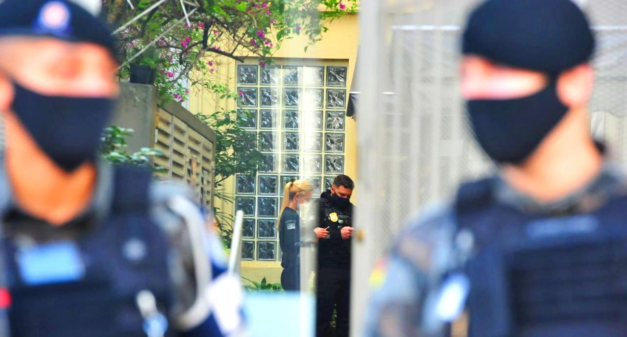 Est&aacute; isolado apartamento no andar t&eacute;rreo de pr&eacute;dio na avenida Independ&ecirc;ncia, em Porto Alegre