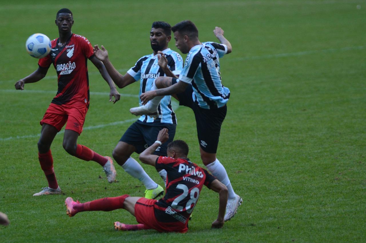 Athletico-PR dominou o Gr&ecirc;mio na Arena e venceu por 1 a 0