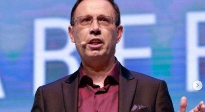 Empres&aacute;rio Carlos Wizard &eacute; acusado de integrar um suposto gabinete paralelo no Minist&eacute;rio da Sa&uacute;de 