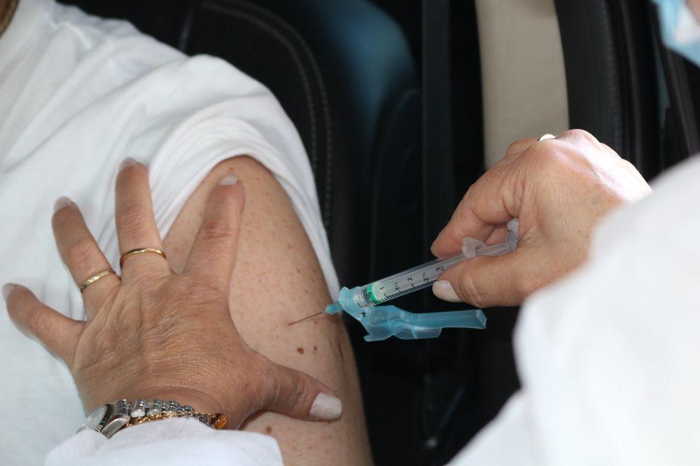 Farmac&ecirc;utica disse que D2 garantiu 100% de prote&ccedil;&atilde;o contra vers&otilde;es mais severas do v&iacute;rus