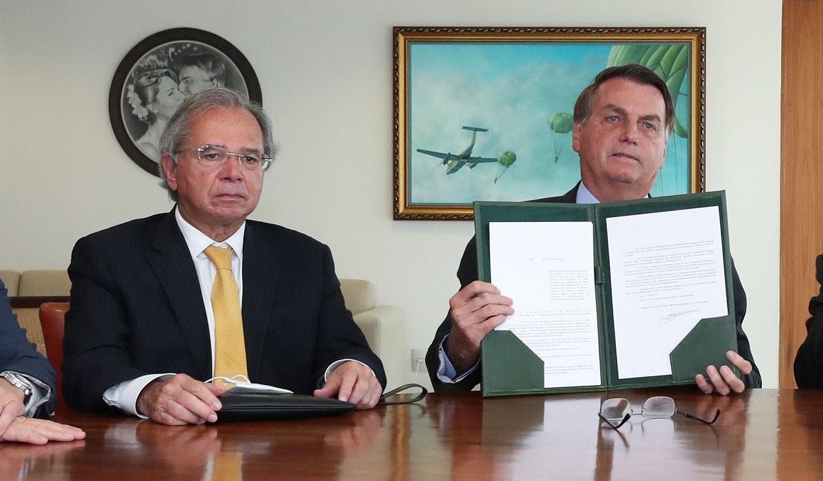 Presidente Jair Bolsonaro afirmou que o ministro Paulo Guedes estuda uma forma de acabar com o Imposto sobre Produtos Industrializados