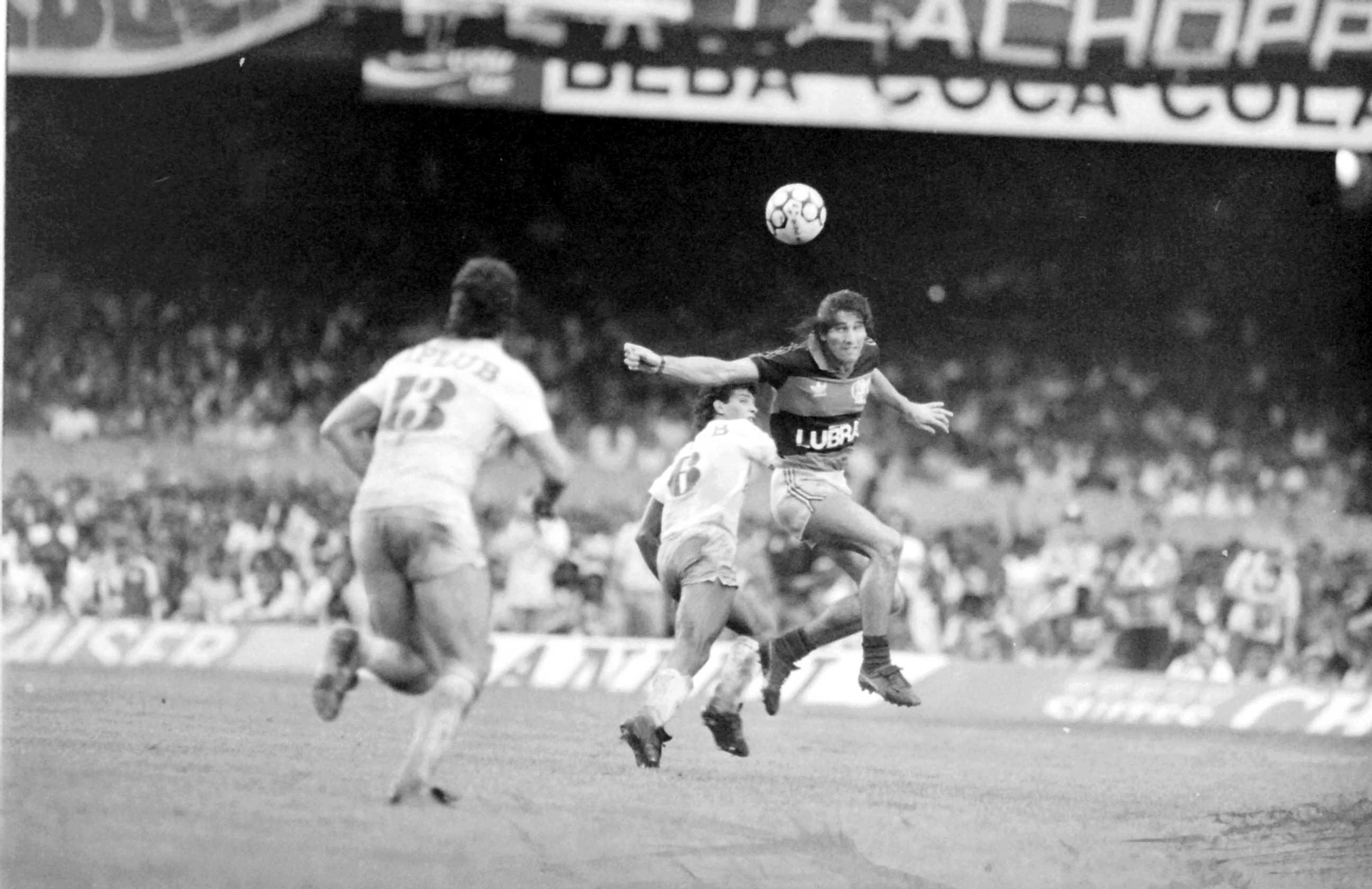 Flamengo e Inter fizeram a final da Copa Uni&atilde;o, de 1987, com vit&oacute;ria dos cariocas