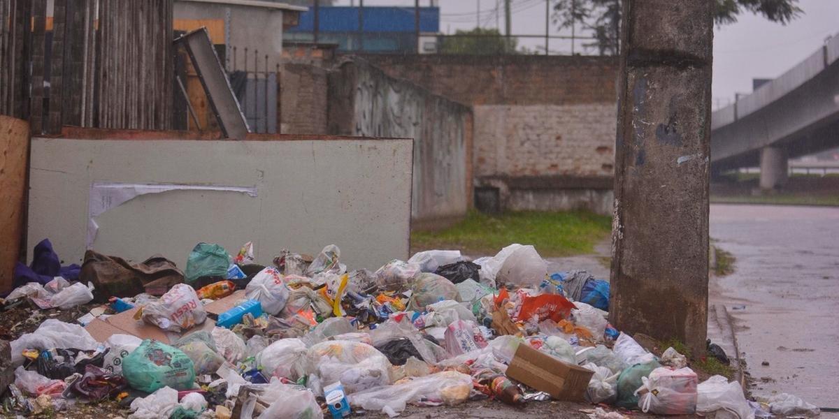 Coleta de lixo ocorreu através de força-tarefa nessa semana em Porto Alegre Coleta de lixo ocorreu através de força-tarefa nessa semana em Porto Alegre