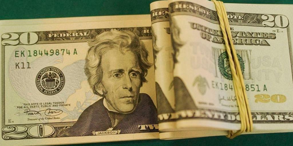 Ap&oacute;s bater m&aacute;xima a R$ 5,08 mais cedo, o d&oacute;lar fechou mais perto das m&iacute;nimas, cotado em R$ 5,0227