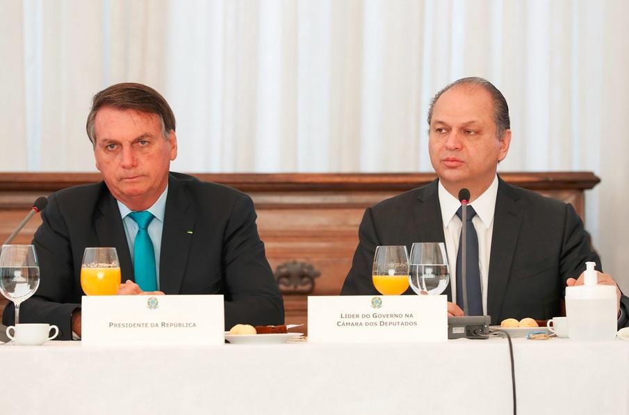 L&iacute;der do governo na C&acirc;mara segue negando rela&ccedil;&atilde;o com tratativas