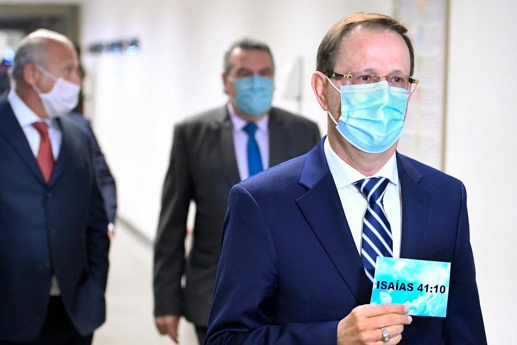 Empres&aacute;rio Carlos Wizard n&atilde;o responde &agrave;s perguntas dos senadores utilizando o direito dado pelo ministro STF Lu&iacute;s Roberto Barroso de ficar em sil&ecirc;ncio para n&atilde;o criar provas contra si