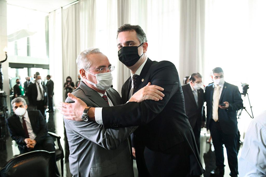 Renan Calheiros, relator da CPI da Covid, criticou o presidente do Senado, Rodrigo Pacheco, por tentar paralisar trabalhos da comiss&atilde;o