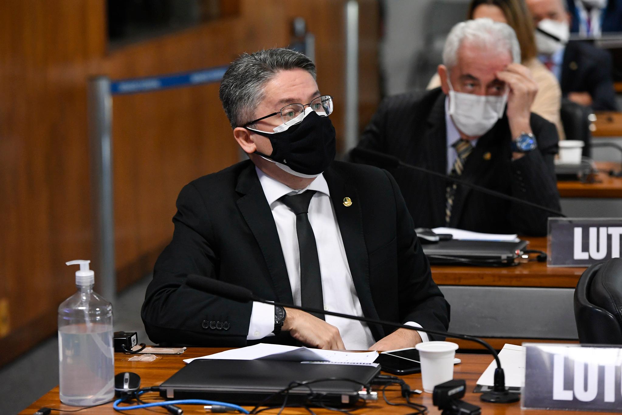 Alessandro Vieira acusou depoente de falso testemunho depois dele reproduzir &aacute;udio que cita deputado Luis Miranda