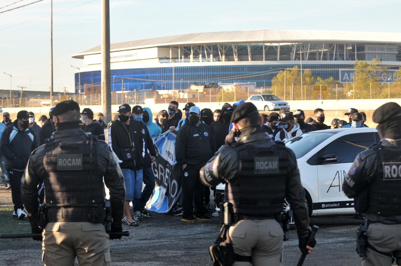 Tr&ecirc;s torcedores foram recebidos pelos dirigentes