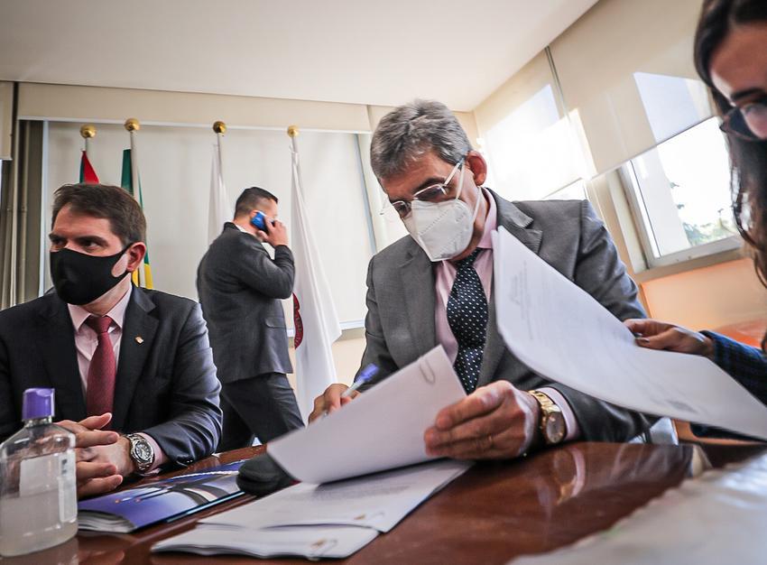 Projetos v&atilde;o tramitar normalmente, sem regime de urg&ecirc;ncia