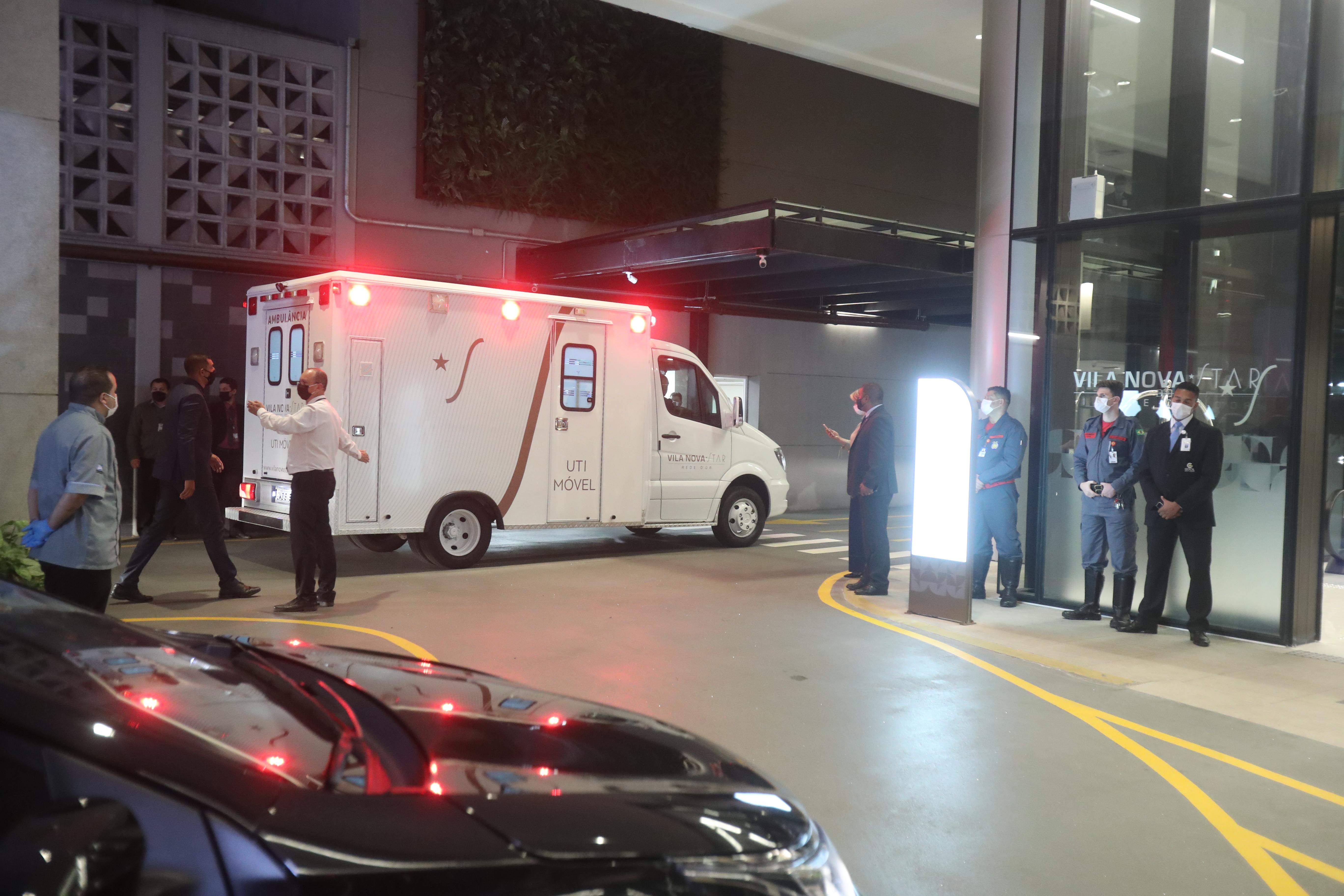 Bolsonaro chegou no come&ccedil;o da noite em S&atilde;o Paulo ap&oacute;s ser transferido