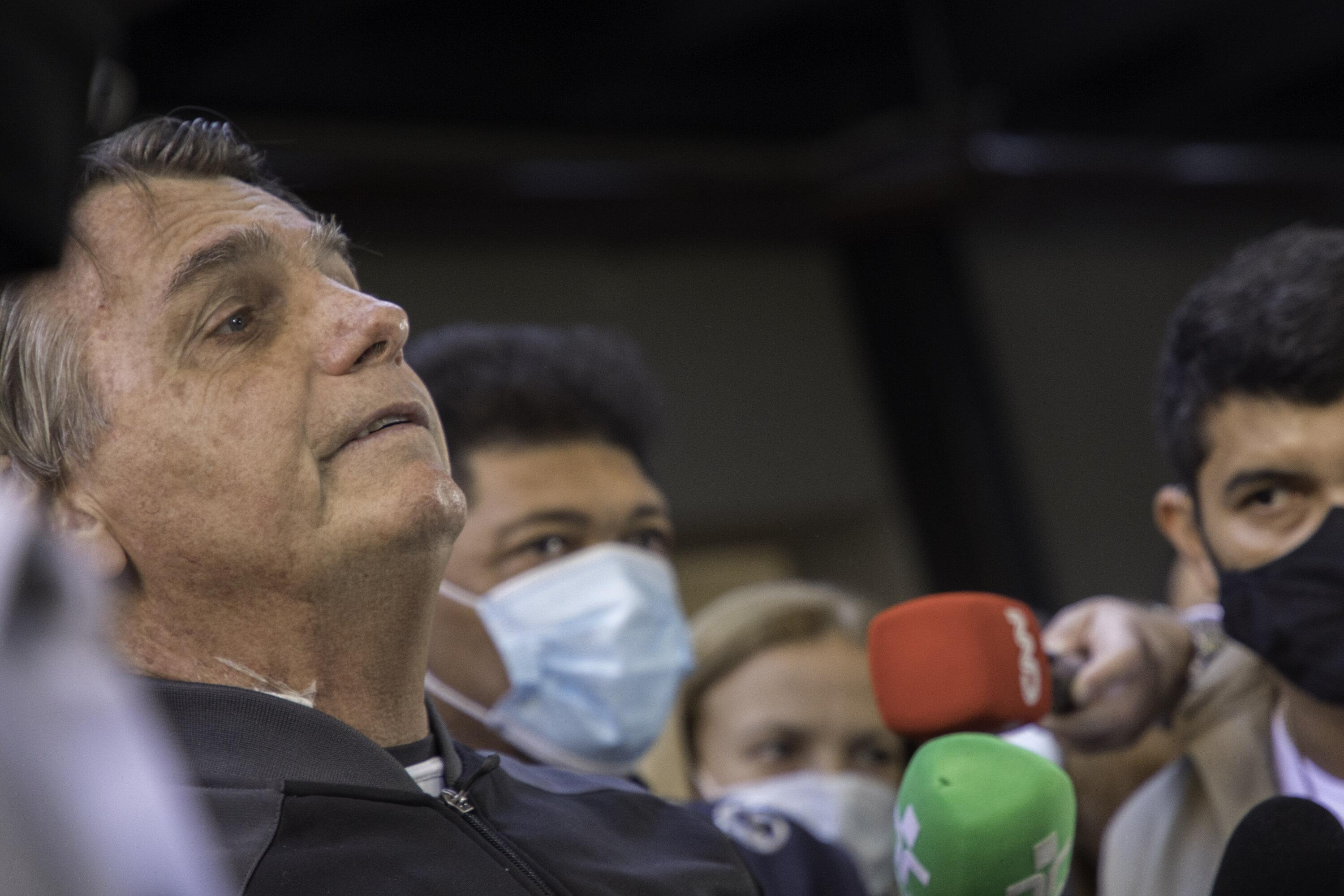 Bolsonaro criticou Lula e o presidente do TSE, ministro Lu&iacute;s Roberto Barrosa