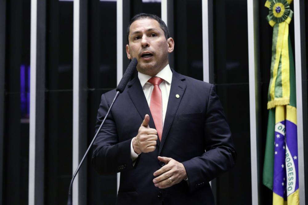 Vice da C&acirc;mara, Marcelo Ramos (PL-AM), recebeu c&oacute;pia do superpedido de impeachment e considerou alguns dos 21 crimes de responsabilidades de Jair Bolsonaro "bem consistentes"