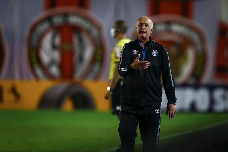 Felip&atilde;o lamenta dificuldades na busca por contrata&ccedil;&otilde;es