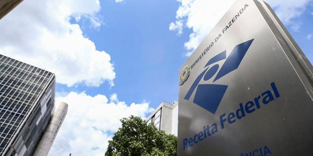 Receita paga nesta sexta-feira restitui&ccedil;&atilde;o do IR a 5 milh&otilde;es