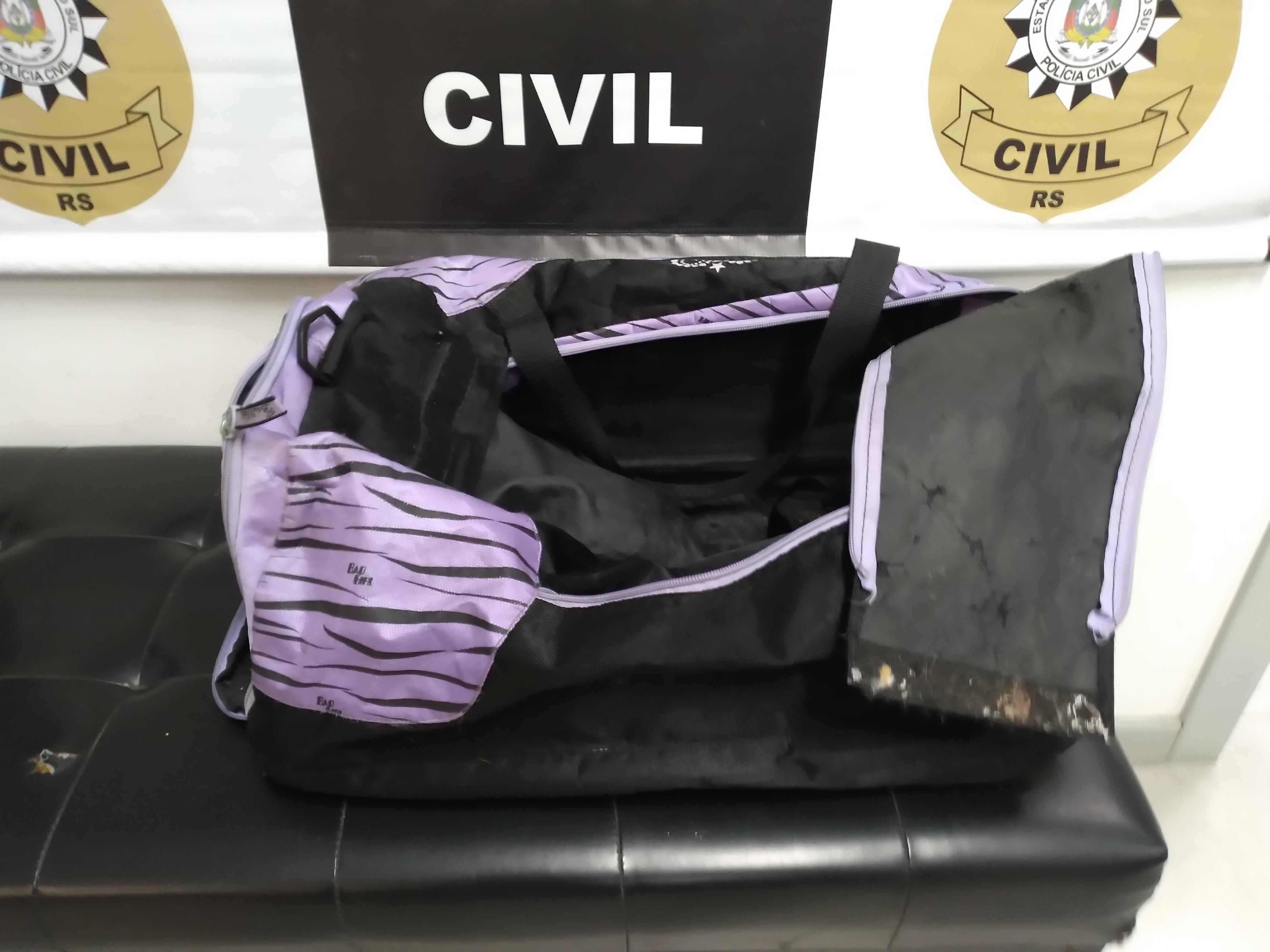 Menino de sete anos foi colocado dentro de uma mala 