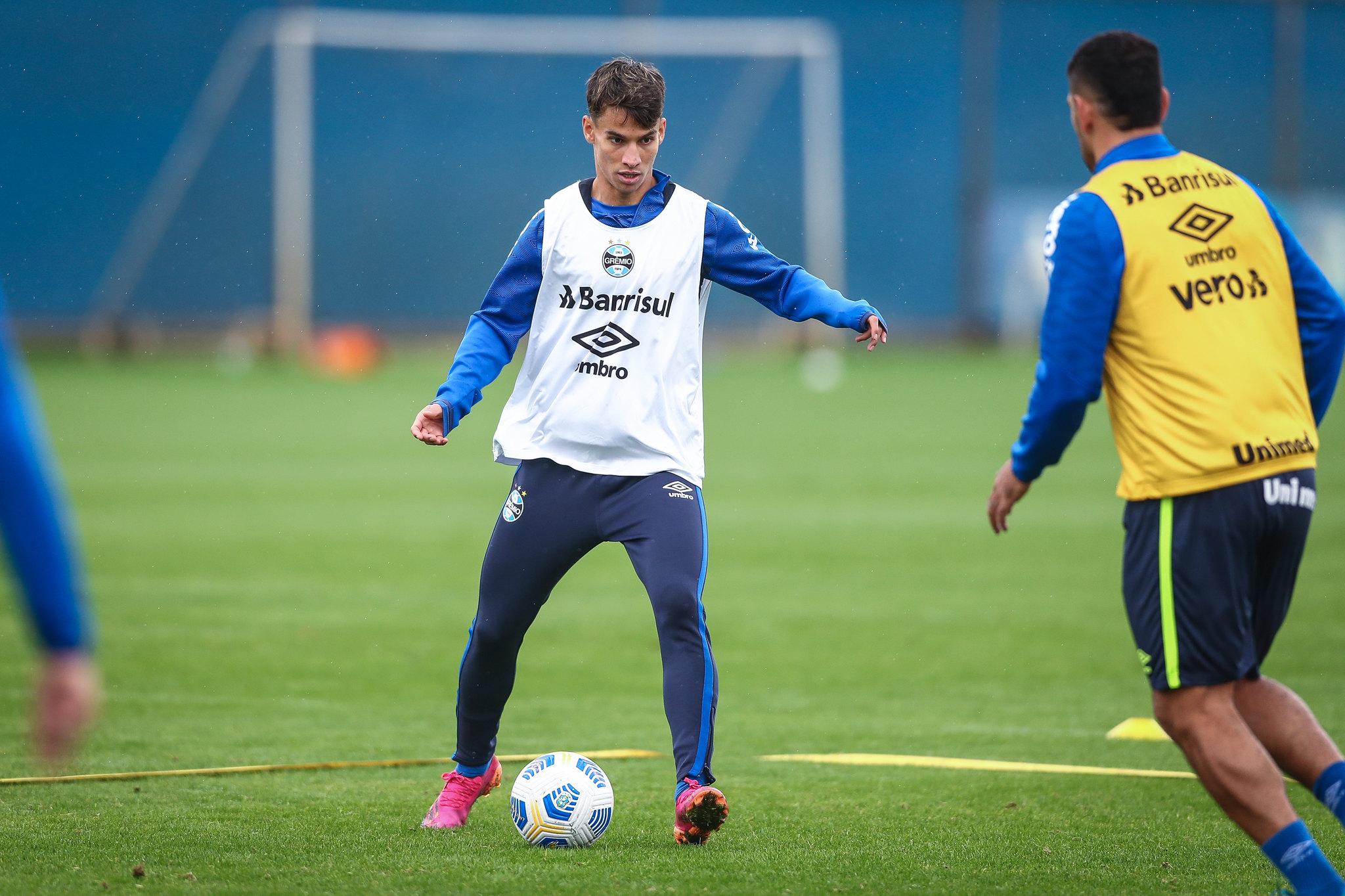 Gr&ecirc;mio pode negociar sa&iacute;da de Ferreira ao mundo &aacute;rabe