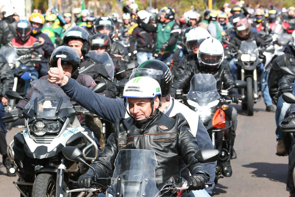 Governo de S&atilde;o Paulo autuou, pela terceira vez, o presidente Jair Bolsonaro e outras sete autoridades pelo n&atilde;o uso de m&aacute;scara em aglomera&ccedil;&atilde;o