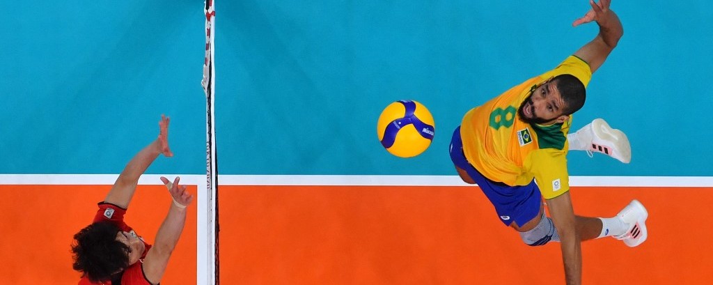 Seleção masculina chegou a Tóquio com o status de favorita ao ouro, mas, com uma campanha irregular, ficou fora da final e perdeu a disputa do bronze Seleção masculina chegou a Tóquio com o status de favorita ao ouro, mas, com uma campanha irregular, ficou fora da final e perdeu a disputa do bronze