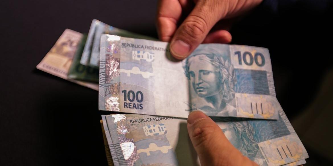 Entre as fam&iacute;lias de renda mais baixa, que recebem at&eacute; 10 sal&aacute;rios m&iacute;nimos mensais, 74,2% est&atilde;o endividadas, um recorde