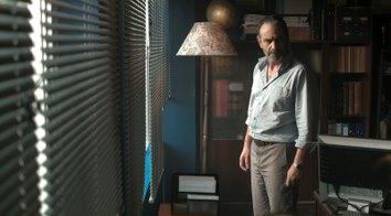 A atua&ccedil;&atilde;o de Marco Ricca como dono de hotel falido &eacute; espetacular