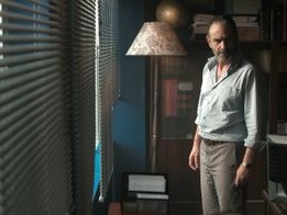 A atuação de Marco Ricca como dono de hotel falido é espetacular A atuação de Marco Ricca como dono de hotel falido é espetacular