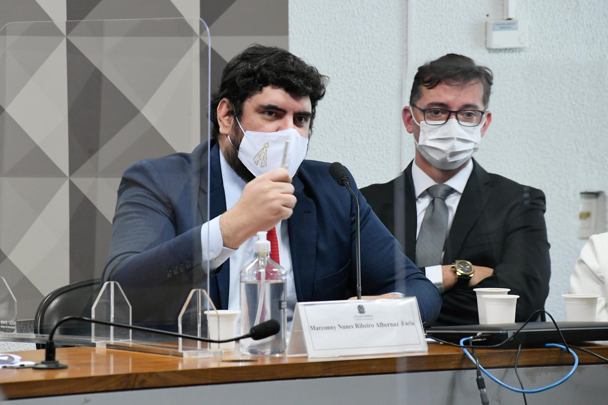 Questionado se esteve no escrit&oacute;rio da empresa e quantas vezes, permaneceu calado
